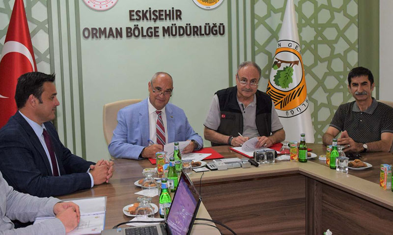 ETiden Orman Yangnlaryla Mcadeleye Gl Destek
