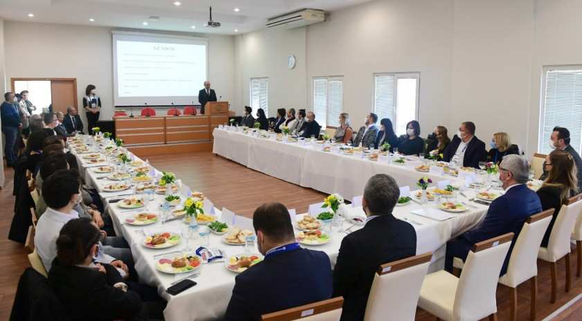 Anadolu Üniversitesi EMYO’da Sektör Temsilcileriyle İş Birliği Toplantısı gerçekleştirildi