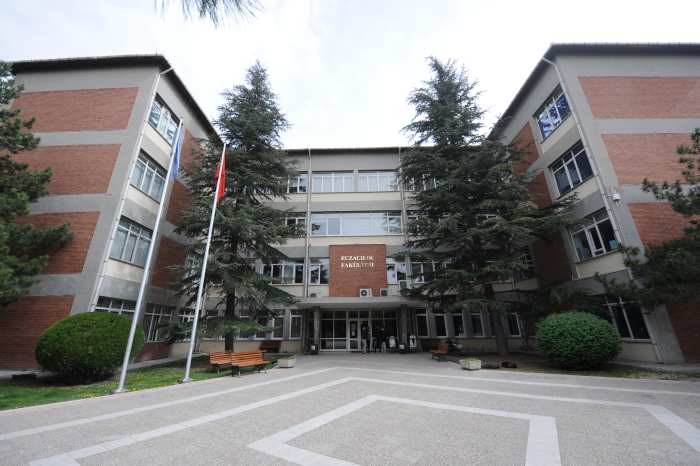 Anadolu Üniversitesi Eczacılık Fakültesi yeniden tam akreditasyon aldı