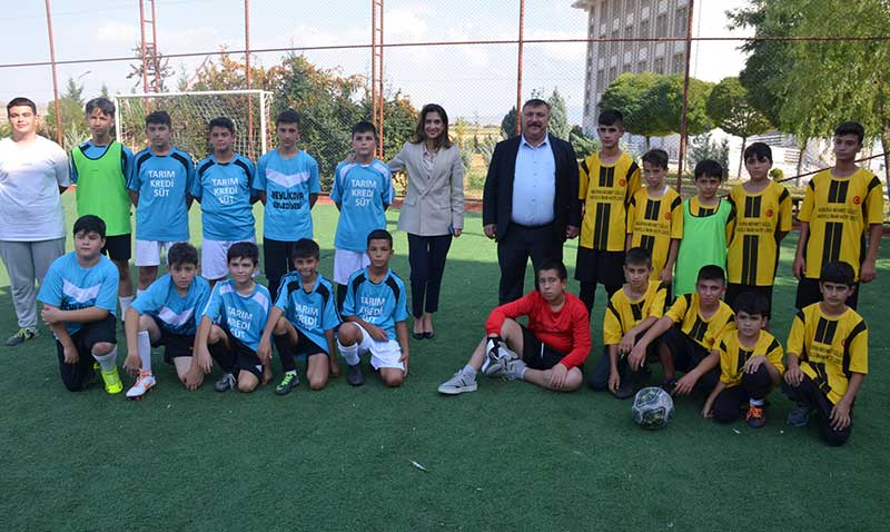Beylikovada ortaokullar aras cumhuriyetin 100. Yl futbol turnuvas heyecan balad