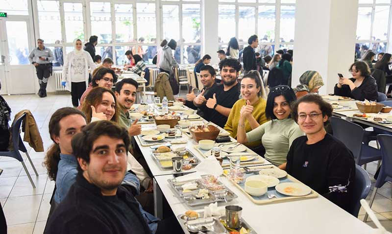 Yeni akademik yln ilk mens rencilerden