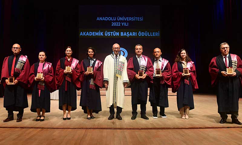 Anadolu niversitesi Akademik Performans dlleri sahiplerini buldu