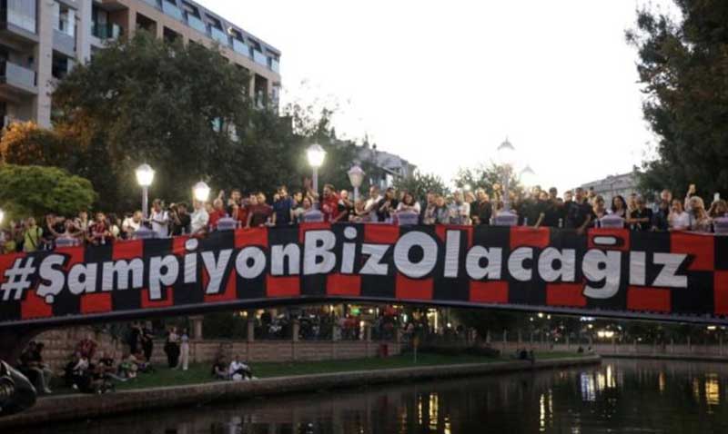ES-ES 58. kurulu yl dnmn cokuyla kutlad