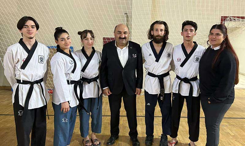 Sarar spor poomse taekwondo takm erzurumda