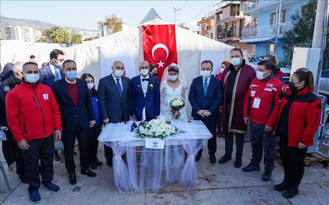 Kızılay Depremzede Çiftin Mutluluğuna Ortak Oldu