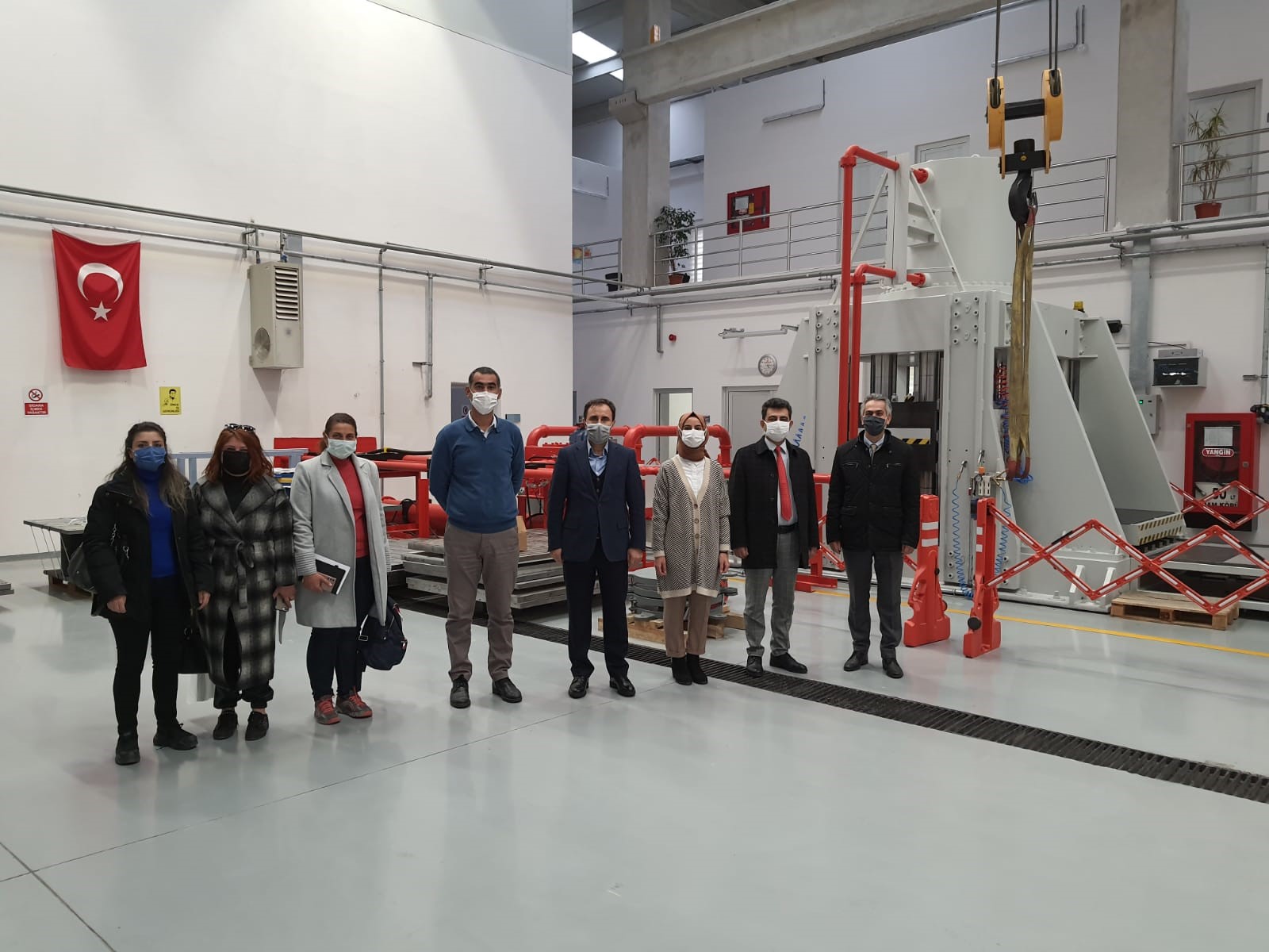 Çelik, ESTÜ SİSMİK İZOLATÖR TEST MERKEZİNİ ZİYARET ETTİ