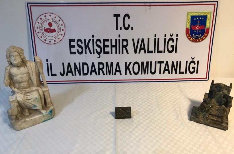 Tarihi Eserleri Satamadan Yakalandılar
