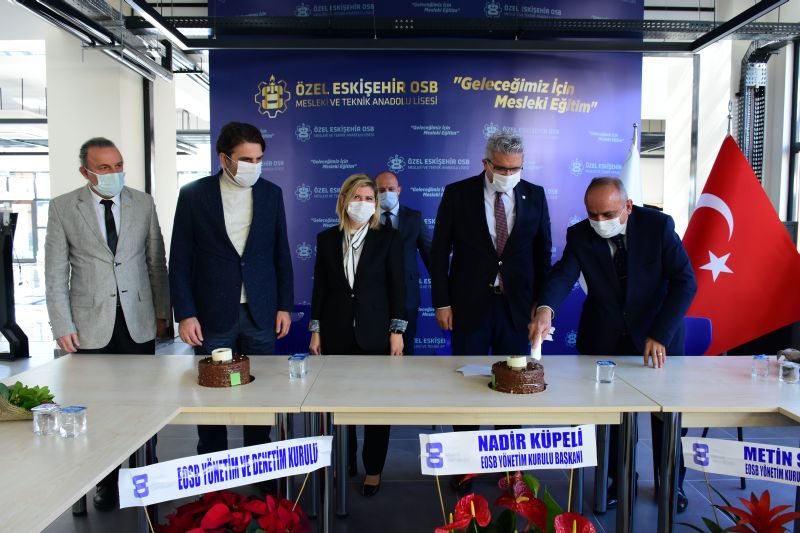 Özel Eskişehir OSB Mesleki ve Teknik Anadolu Lisesinde Öğretmenler Günü kutlandı