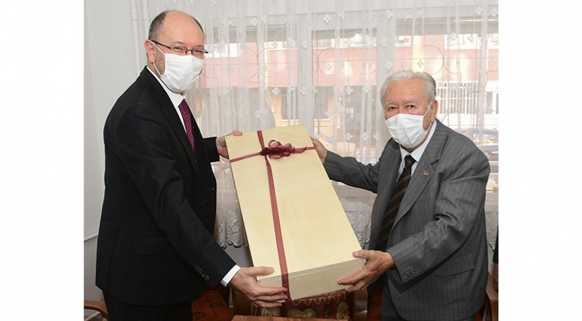 Rektör Erdal’dan 24 Kasım Öğretmenler Günü’nde anlamlı ziyaret
