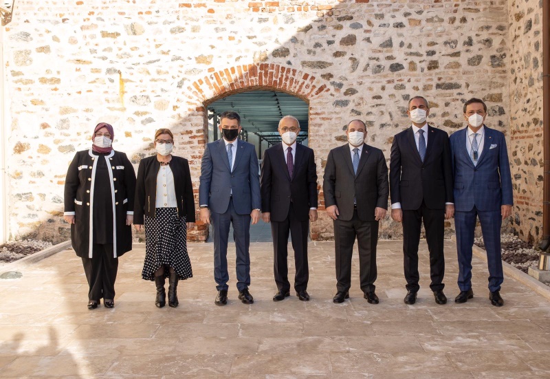 ADALET BAKANI GÜL İLE HAZİNE VE MALİYE BAKANI ELVAN İŞ DÜNYASI İLE BİR ARAYA GELDİ