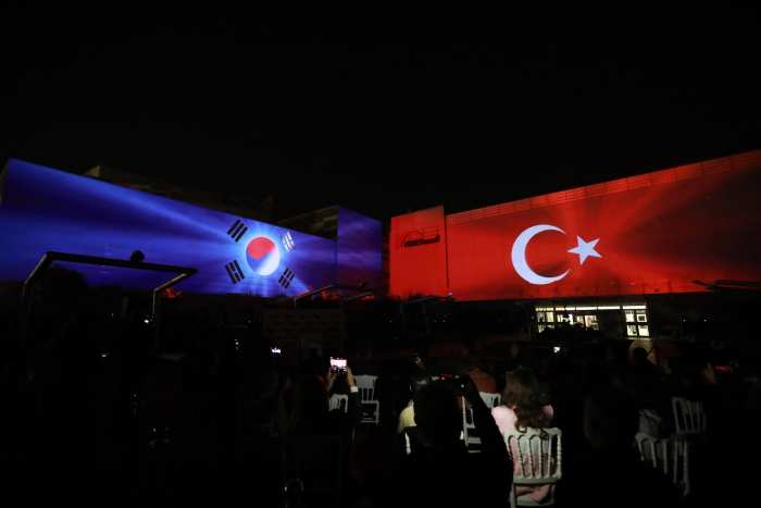 TÜRKİYE VE KORE’NİN KARDEŞLİK HİKAYESİ DUYGULANDIRDI
