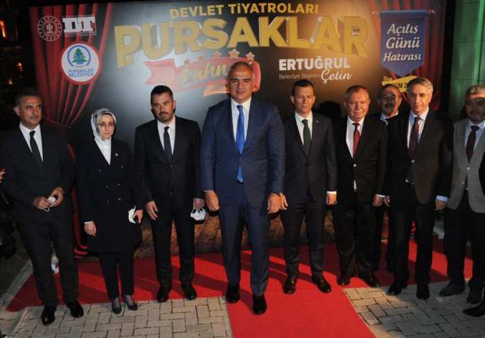 PURSAKLAR DEVLET TİYATROLARI SAHNESİ PERDELERİNİ AÇTI