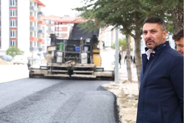 SİVRİHİSAR’DA ASFALTLAMA ÇALIŞMALARI BAŞLADI