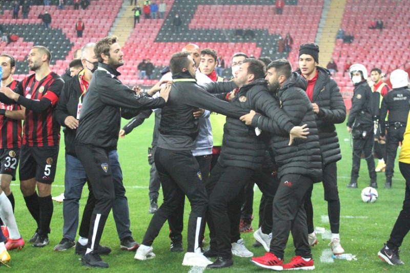ES-ES’E 12 BİN LİRA CEZA