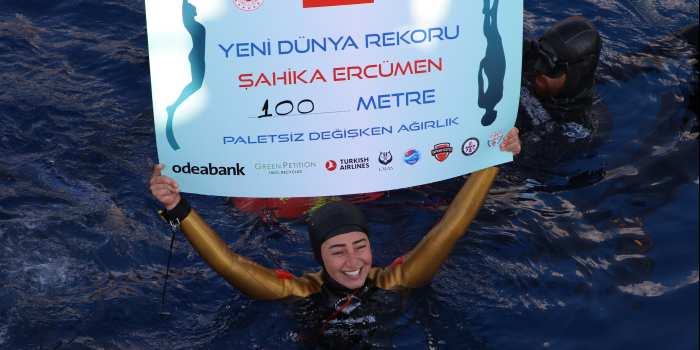 Şahika Ercümen’e Tebrik