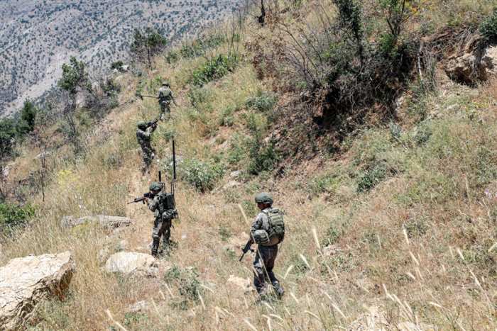 PKK’nın sözde doğu karargâhı ele geçirildi: 12 terörist etkisiz hale getirildi