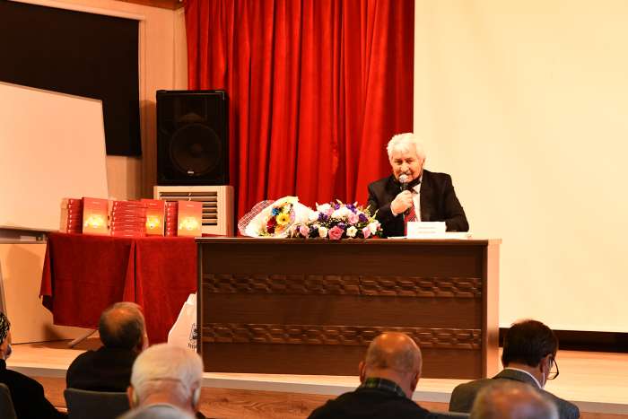 İLK İMZALI KİTAP BAŞKAN ATAÇ’A