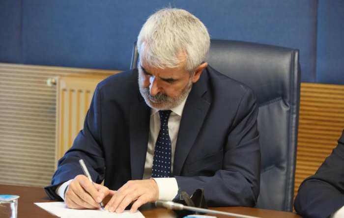 SAZAK: TÜRKLER KADINA, ÇOCUĞA, MASUMA SİLAH ÇEKMEZ