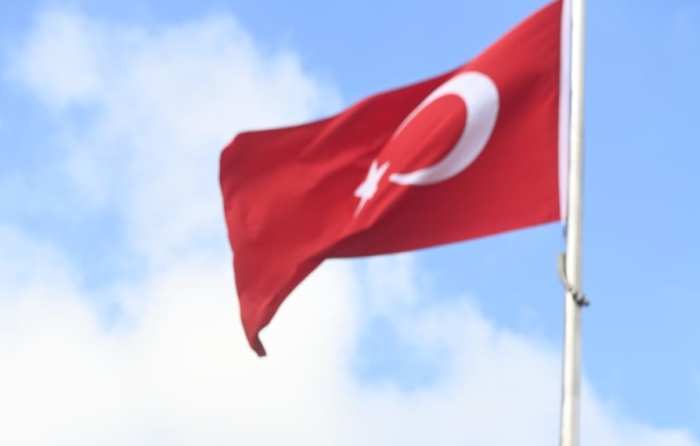 TÜRKİYE’NİN EN BÜYÜK BAYRAĞI İSTANBUL’DA GÖNDERE ÇEKİLDİ