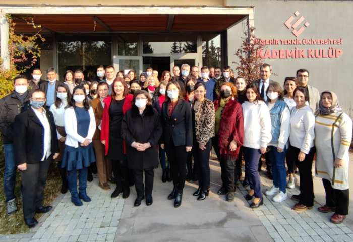 ESTÜ FEN FAKÜLTESİ YÖNETİMİ İDARİ PERSONELİ İLE KAHVALTIDA BİR ARAYA GELDİ