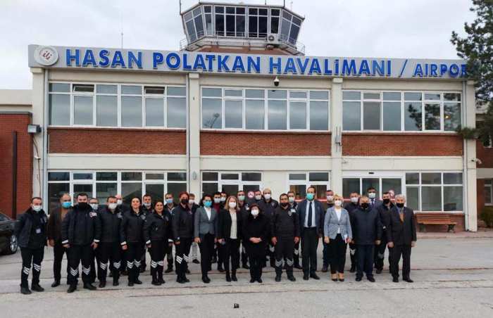 DÖĞEROĞLU HASAN POLATKAN HAVALİMANINDAKİ GÜVENLİK GÖREVLİLERİ İLE BİRARAYA GELDİ