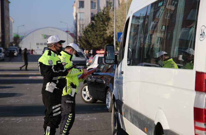 Ülke Genelinde Okul Çevreleri ve Servis Araçları Denetlendi