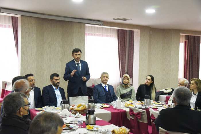 “Milli ve manevi değerlerimizin teminatı olan öğretmenlerimizin hakları ödenmez”