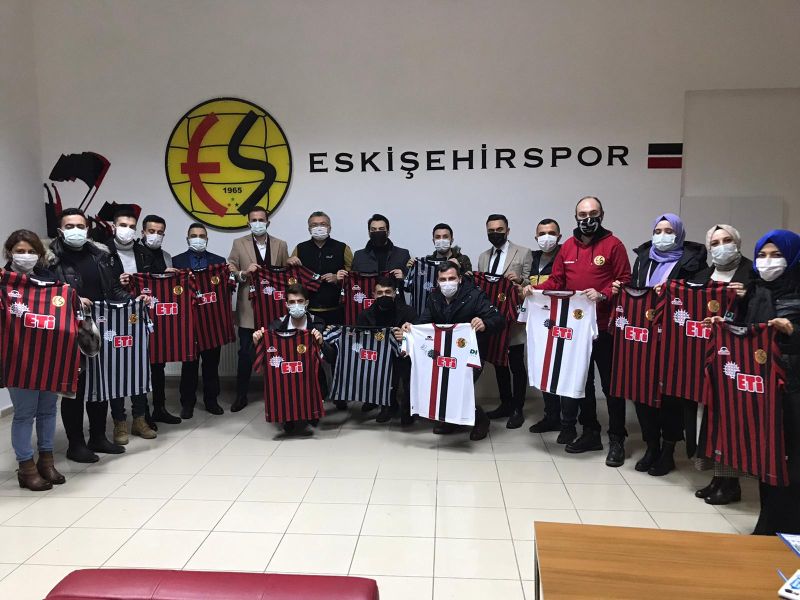 AK PARTİ İL GENÇLİK KOLLARINDAN ESKİŞEHİRSPOR’A DESTEK ZİYARETİ