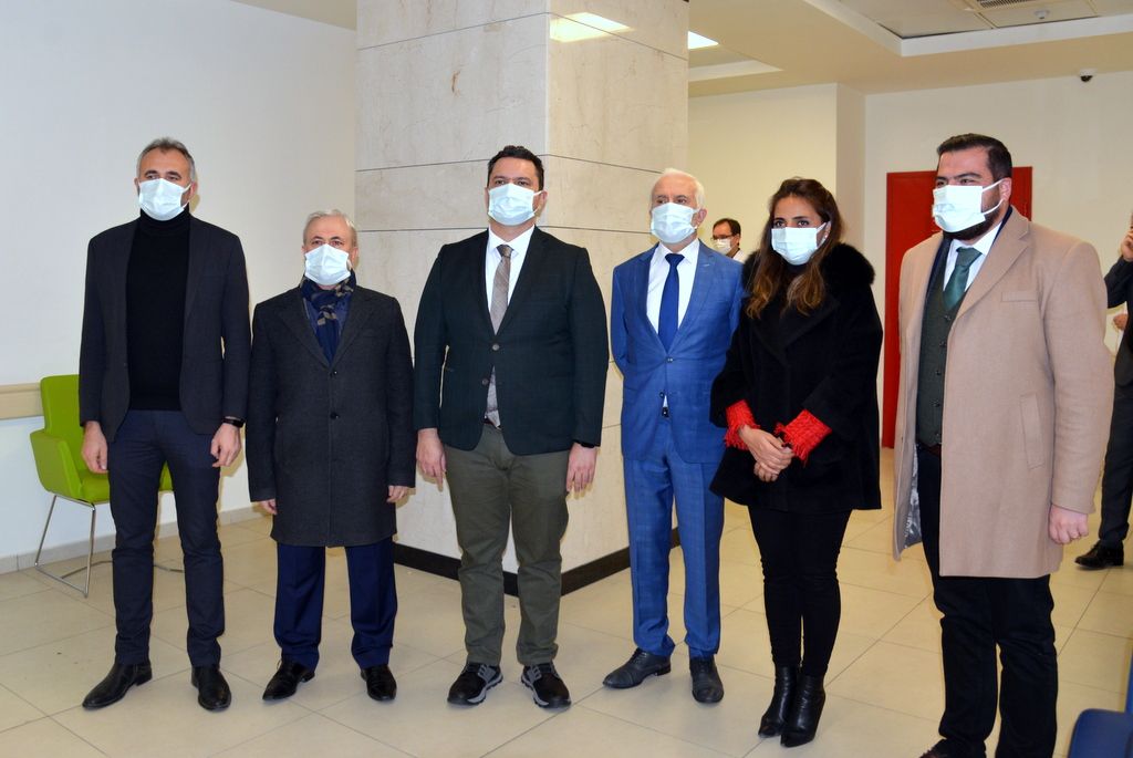 Sağlık Çalışanları Aşı Olmaya Başladı
