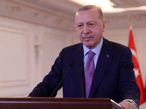 Türkiye’nin tökezlemesini umanlara inat ülkemizi aydınlık bir geleceğe hazırlıyoruz