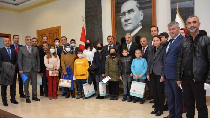 Trafik Güvenliği Temalı Yarışmalarda Dereceye Giren Öğrenciler Ödüllendirildi