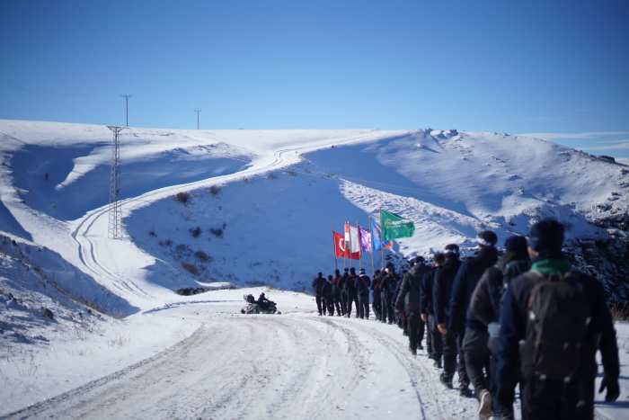 İzciler Sarıkamış şehitleri için -30 derecede çadırda sabahladı