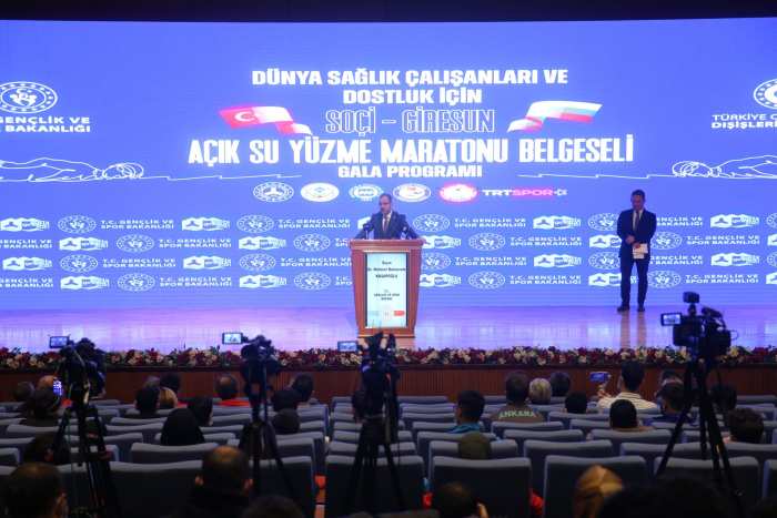Bakan Kasapoğlu Soçi-Giresun Yüzme Maratonu Belgeseli’nin Galasına Katıldı