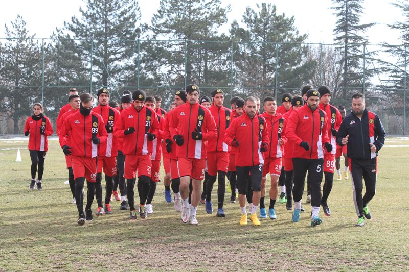 Eskişehirspor Ara Vermeden Çalışmalara Devam Etti