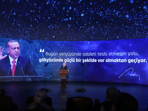 Haberleşme uydularını kendi imkânlarımızla üreterek, bu kabiliyete sahip 10 ülkeden biri olmakta kararlıyız