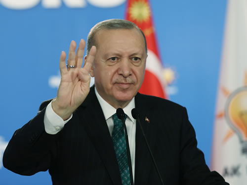Demokrasimize sahip çıkarak Türkiye’yi dünyanın en büyük 10 ülkesi arasına sokmakta kararlıyız