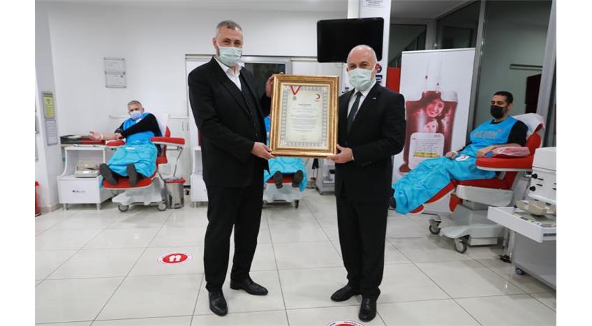 Beşir Derneği’nin Kan Desteğine Kızılay’dan Madalya