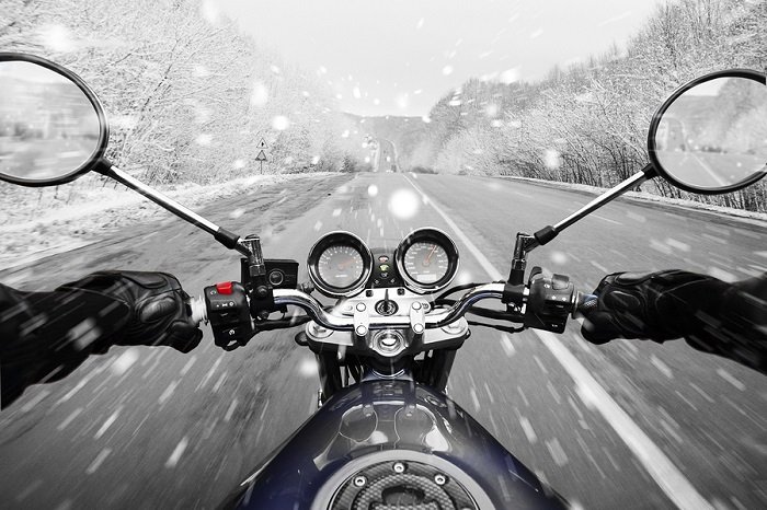 ZORLU HAVA VE YOL KOŞULLARINDA MOTOSİKLET KULLANIMI