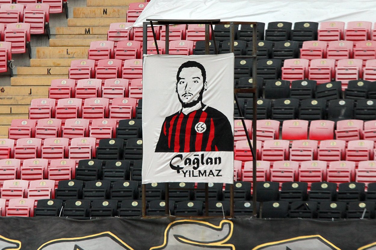 Eskişehirspor, galibiyeti Çağlan Yılmaz’a armağan etti