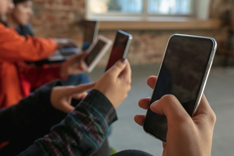 8 saat online kaldık, 3 saat sosyal medyada vakit harcadık