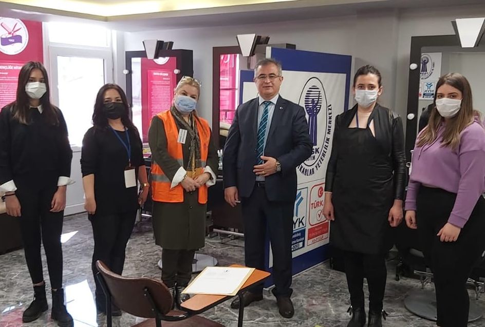 Sınavlar İle Belgelerini Alıyorlar