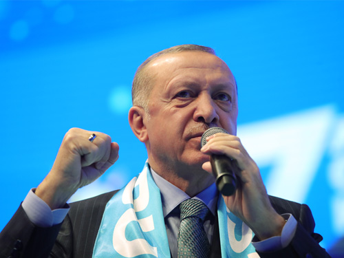 “MİLLETE HİZMETKÂR OLMAYA GELDİK, EFENDİ OLMAYA DEĞİL”
