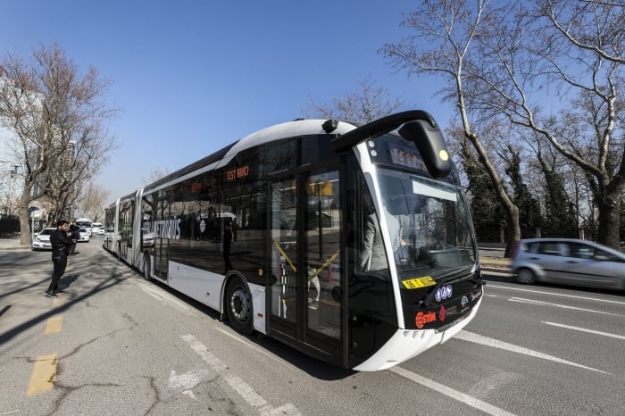 YÜZDE 100 ELEKTRİKLİ YERLİ METROBÜS ANKARA YOLLARINDA