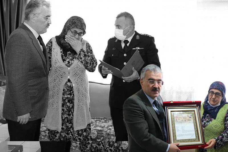 Şehidimizin Şehadet Belgesi Annesine Teslim Edildi