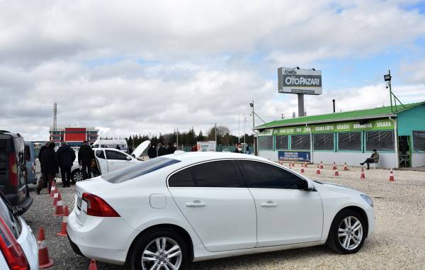 İKİNCİ EL ARAÇ PİYASASININ KALBİ TEPEBAŞI’NDA ATIYOR