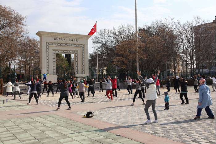 PARKLAR ZİYARETE KAPATILDI