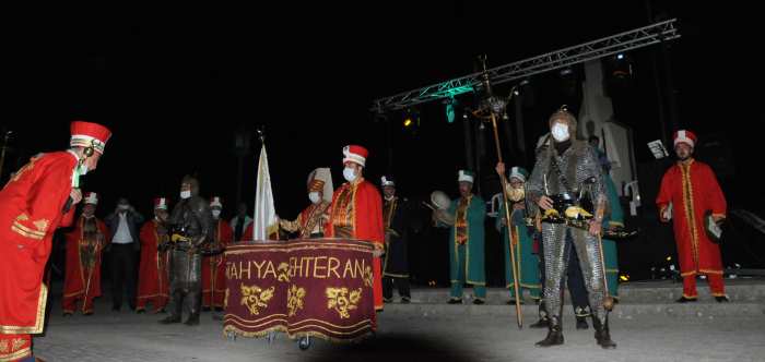 137 bin şehide yakışan program