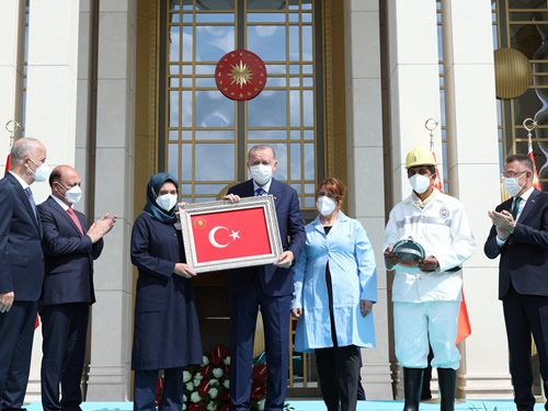 GÖSTERGELER EKONOMİDEKİ POZİTİF YÜKSELİŞİN ARTARAK SÜRECEĞİNE İŞARET EDİYOR