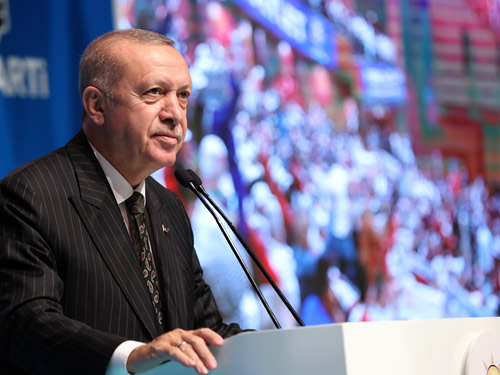 Aziz millete hizmetkâr olmaktan, milletimize aşkla hizmet etmekten şeref duyuyoruz