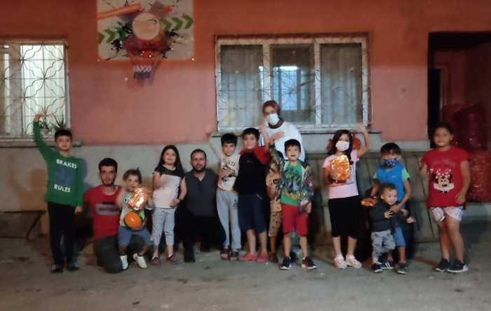 TEPEBAŞI AK GENÇLİK’DEN ÇOCUKLARA SÜPRİZ